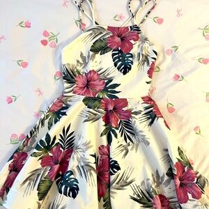 Hawaiian print backless women’s dress 🌺